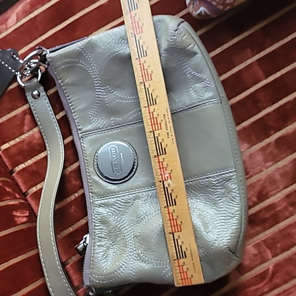 Coach Hobo - Picture 10 of 16